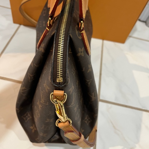 Louis Vuitton Handbag-Rivoli - Picture 3 of 8